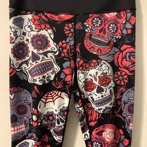 Size large CVG skull capris